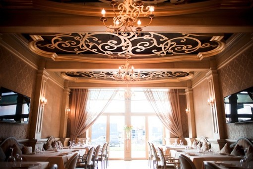 Ресторан Чаплин-Холл. VIP-зал с панорамными окнами до 40 человек. Фото 2