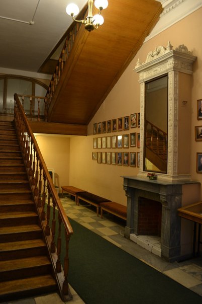Дом Кочневой Парадная лестница
