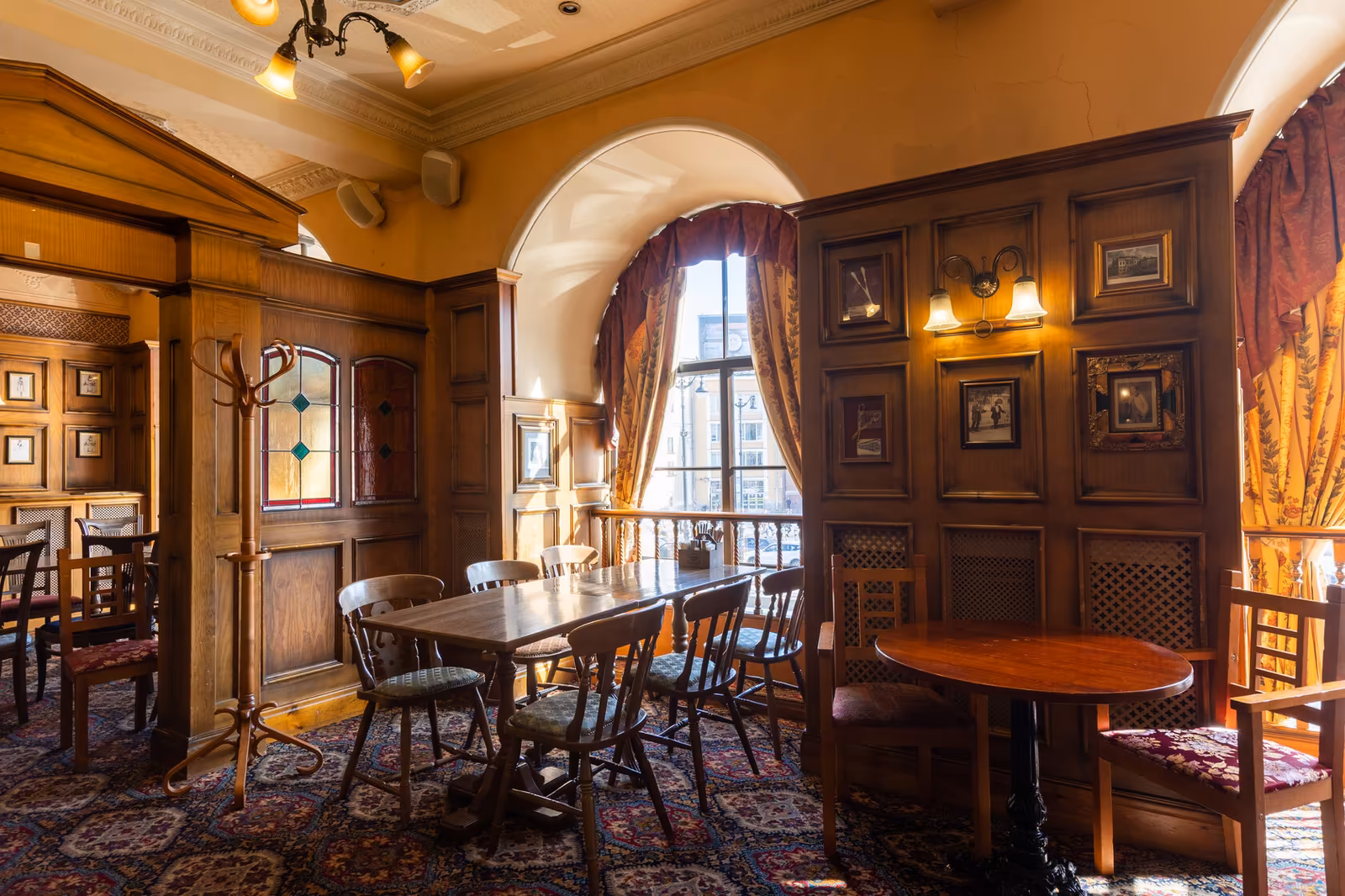 Ресторан Вильям Басс / The William Bass Pub Зал 1-го этажа