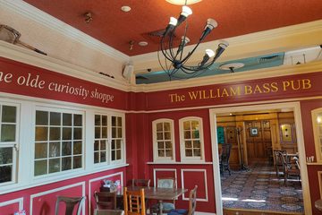 Ресторан Вильям Басс / The William Bass Pub. Красный зал, фото 1