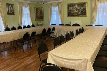 Поминальная трапеза Помним-любим на Роменской. Основной зал, фото 1