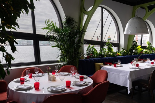 Ресторан-корабль Магадан. Основной зал ресторана до 200 человек. Фото 3