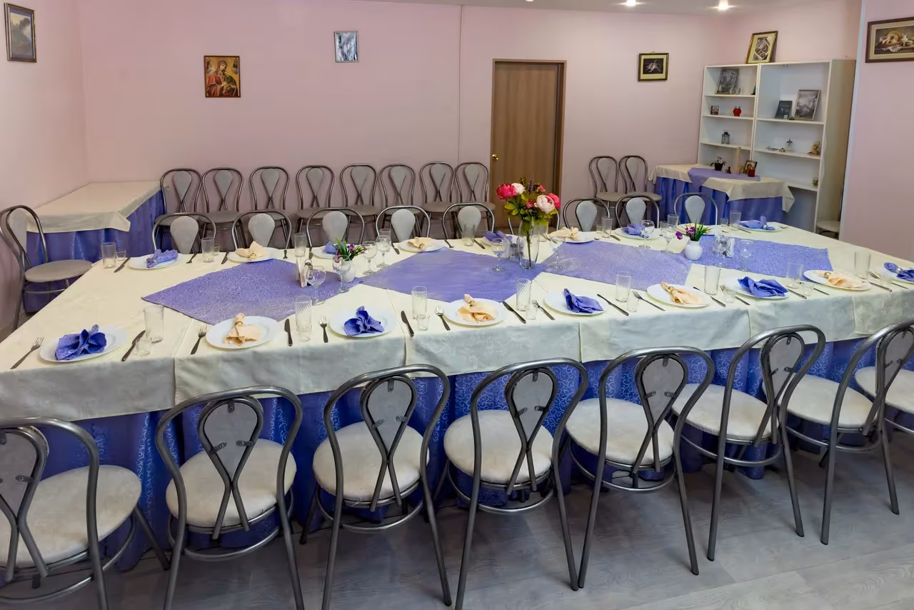 Поминальная трапеза Помним-любим в Пушкине Большой зал