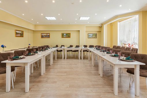 Поминальная трапеза Помним-любим на Гаккелевской. Большой зал, фото 3