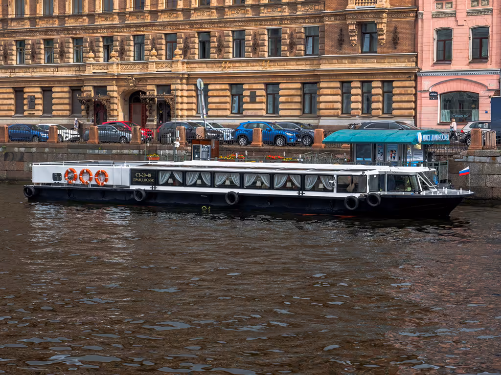 Теплоход Гранд Вояж / Grand Voyage Салон теплохода