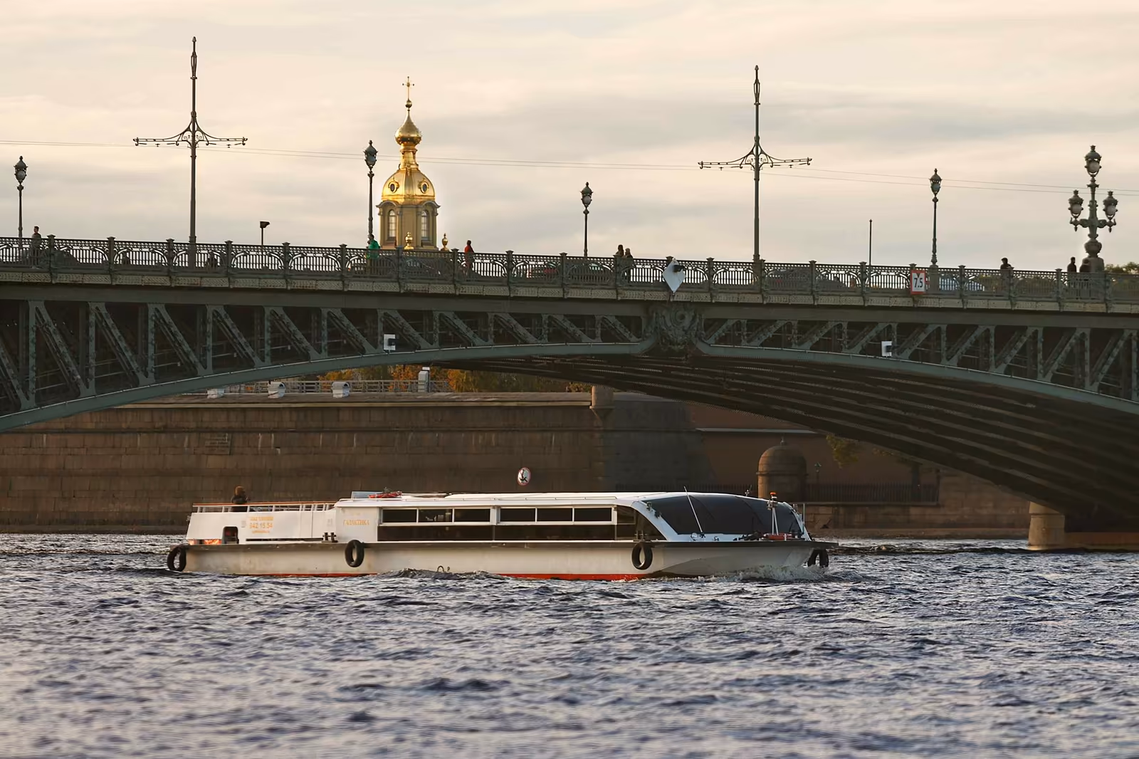 Теплоход Галактика Салон теплохода