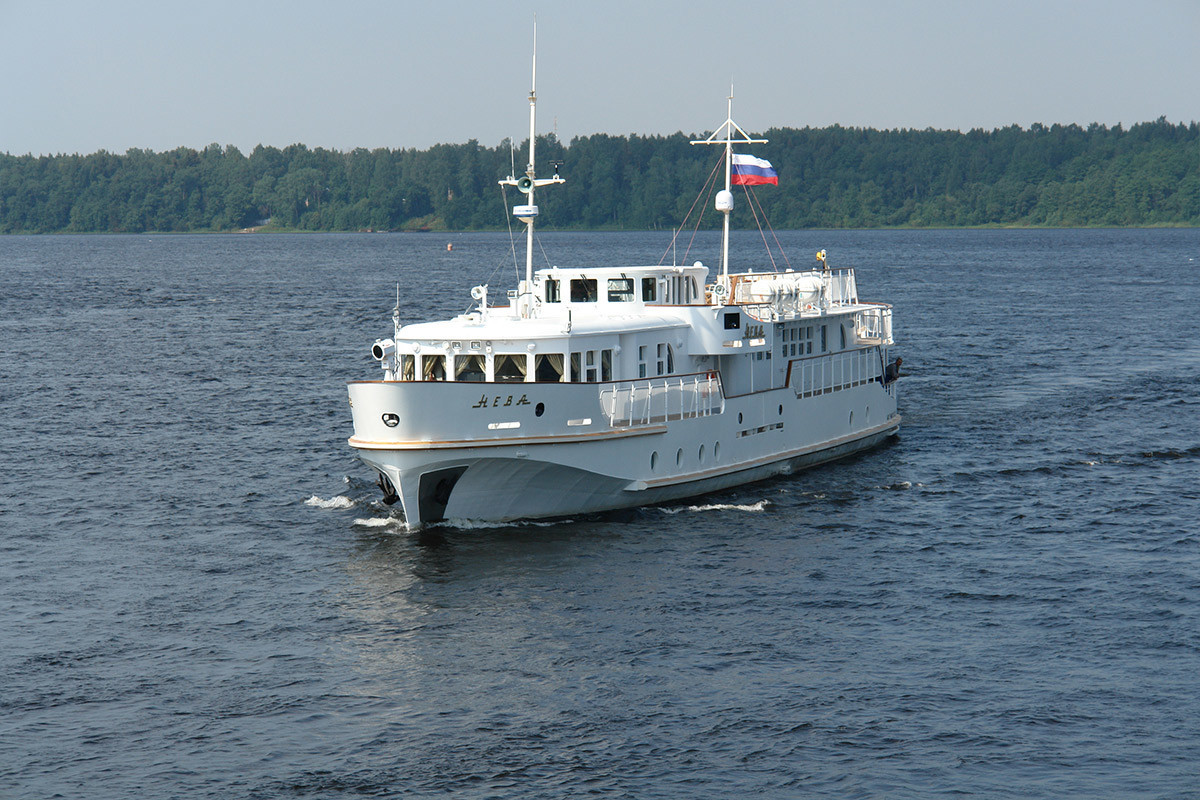 Яхта Нева-Vip