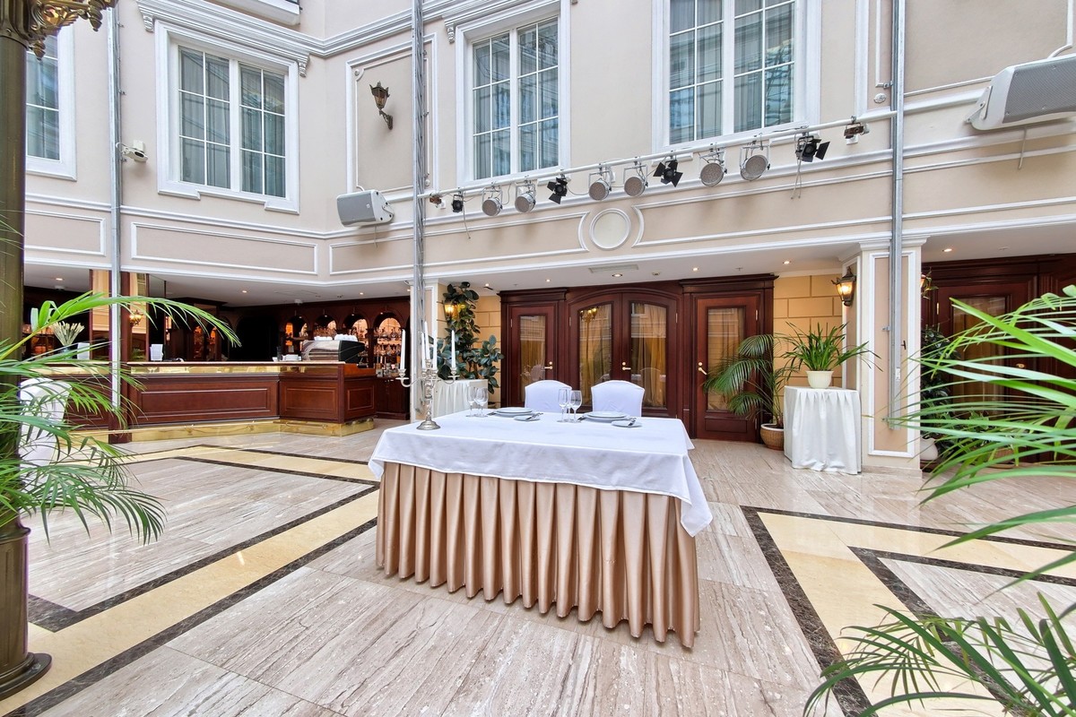 Ресторан Гранд Отель Эмеральд / Grand Hotel Emerald Атриум Версаль