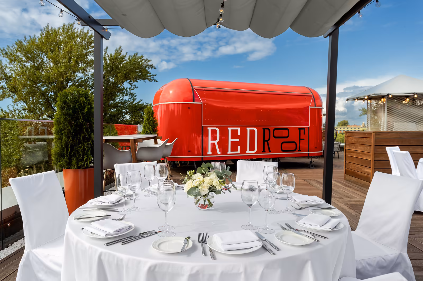 Ресторан Ред Старс / Red Stars Red Roof