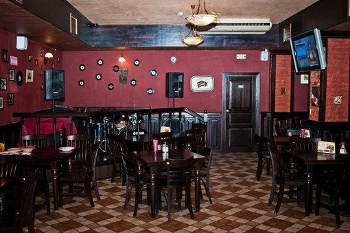 Ресторан Паб №1 на Чкаловском. Основной зал до 70 человек. Фото 1