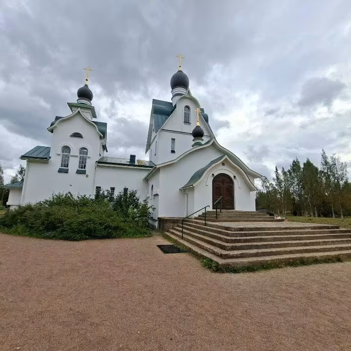 Поминальная трапеза Помним-любим в Петергофе