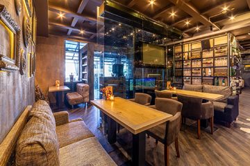 Ресторан Брассерия Крик / Brasserie Kriek на Коломяжском. Пространство ресторана, фото 4