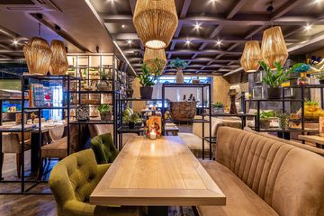 Ресторан Брассерия Крик / Brasserie Kriek на Коломяжском. Пространство ресторана, фото 2